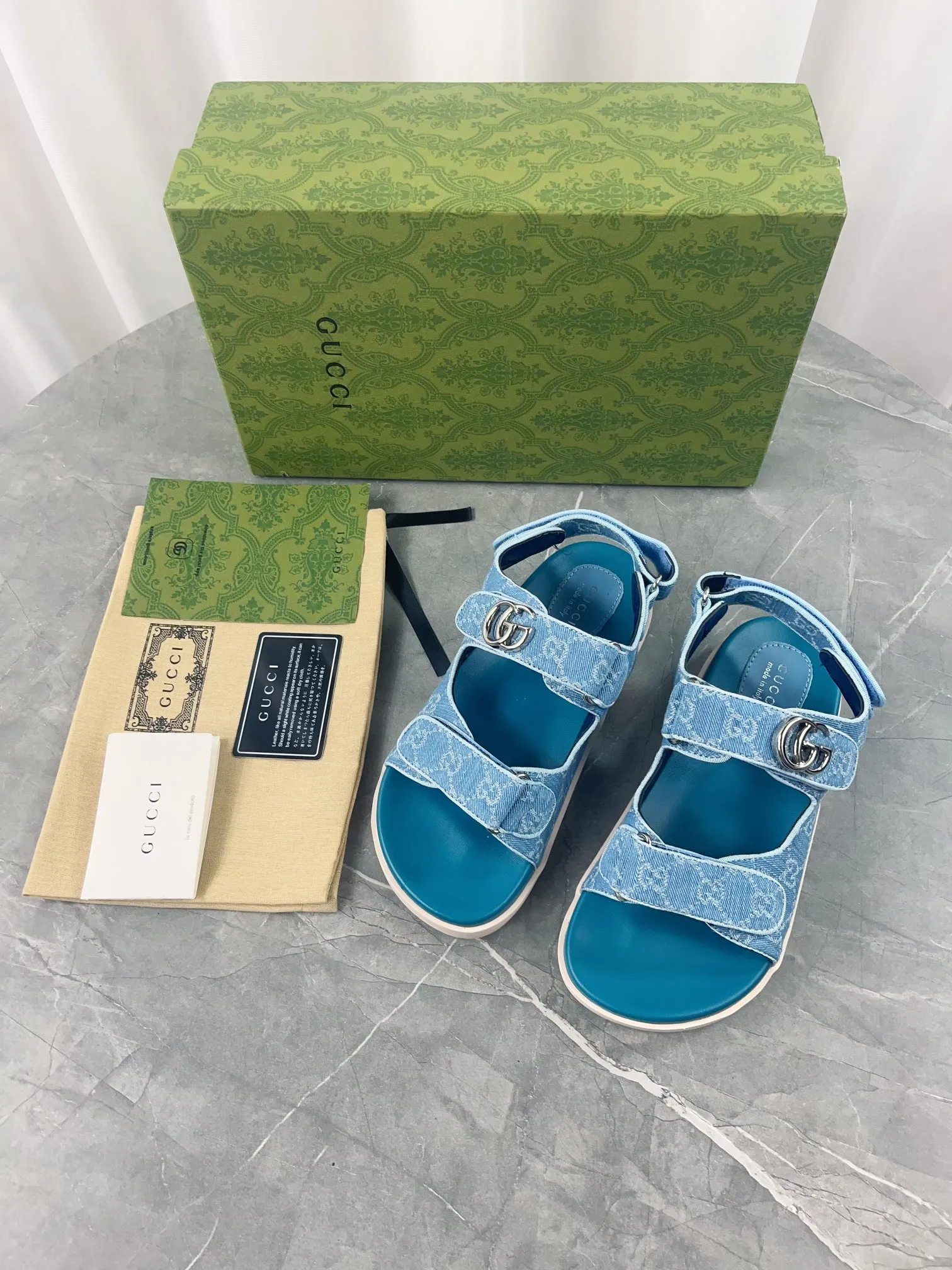 👟👟Ex-factory price 520👟👟 2024 Gucci presbyopic fabric sandals, Gucci special presbyopic canvas fabric with double G metal buckle, fabric: double G presbyopic/imported cowhide, lining: cow lining, outsole: rubber outsole, size: 35-42